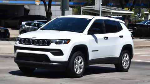 Canada threatens Jeep-maker over possible US move